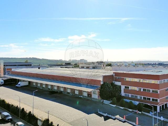 Armazém venda em Carnaxide e Queijas, Oeiras
