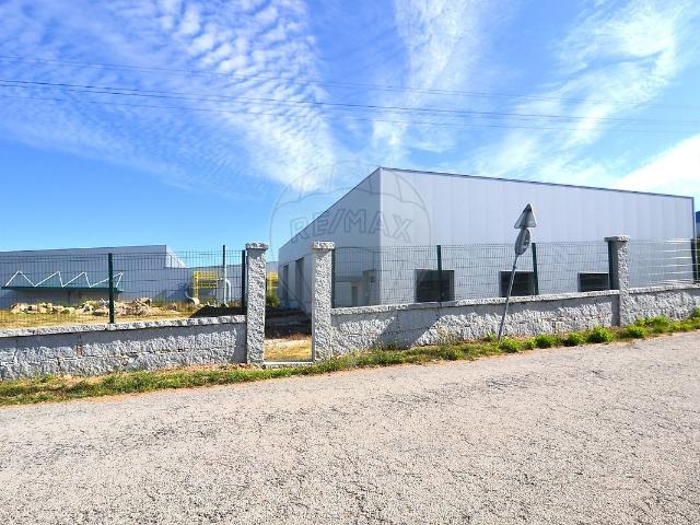 Armazém venda em Oliveira de Frades, Souto de Lafões e Sejães, Oliveira de Frades