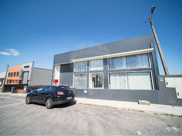 Armazém venda em Revinhade, Felgueiras