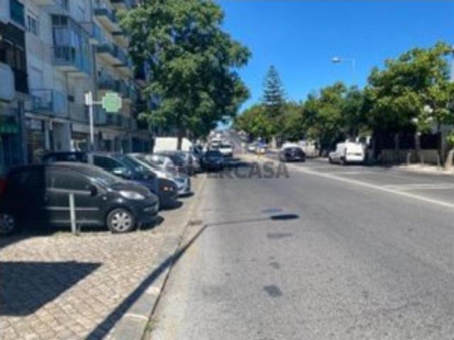 Armazém venda em Lisboa