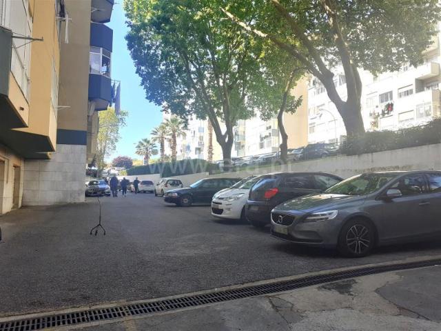 Armazém alugar em Núcleo Urbano Histórico de Algés, Oeiras