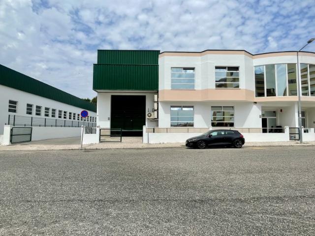 Armazém alugar em Póvoa De Santa Iria, Lisboa