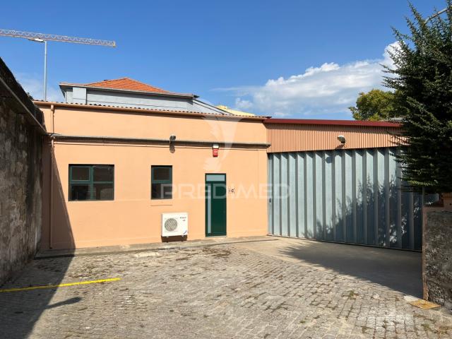 Armazém alugar em Porto