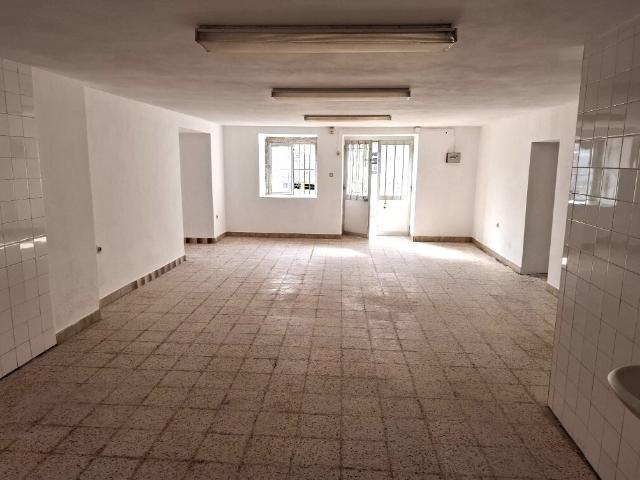 Armazém alugar em Atães e Rendufe, Guimarães