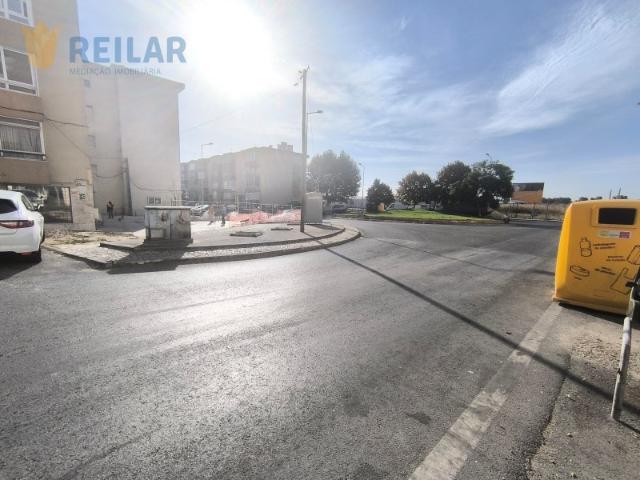 Armazém alugar em Santiago Dos Velhos, Lisboa