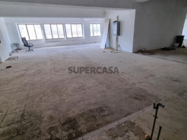 Armazém venda em Lisboa