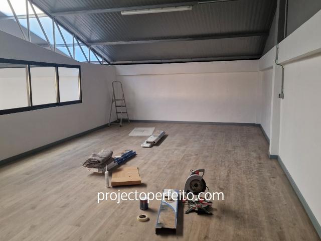 Armazém alugar em Vila Nova De Gaia, Porto