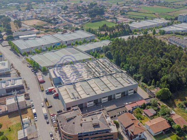 Armazém alugar em Maia, Avioso (Santa Maria)