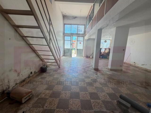 Armazém alugar em Seixal, Amora