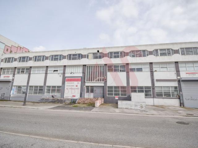 Armazém venda em Santa Iria De Azoia, Bairro da Covina