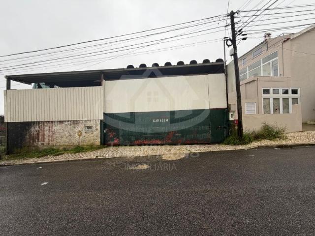 Armazém venda em Pirescoxe, Santiago Dos Velhos