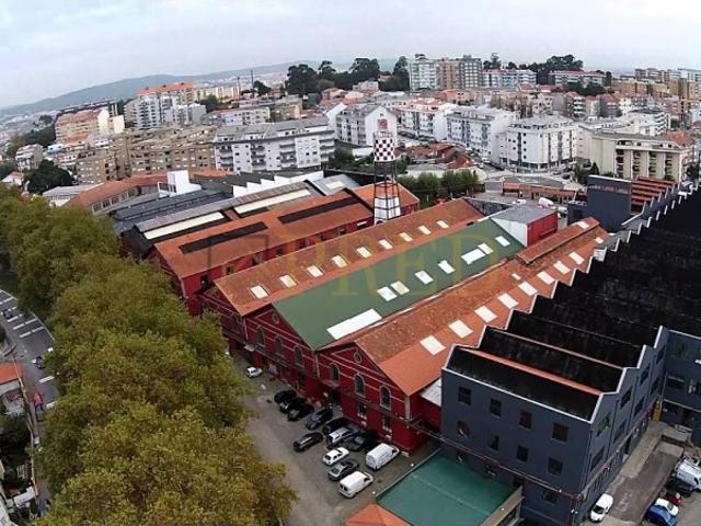 Armazém alugar em Porto