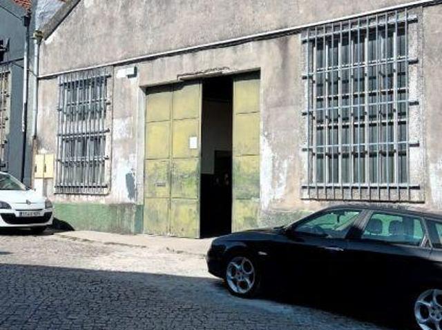 Armazém alugar em Porto