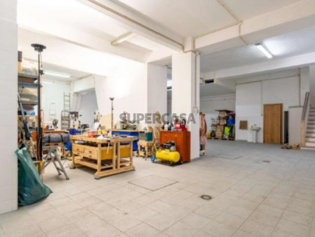 Armazém venda em Lisboa