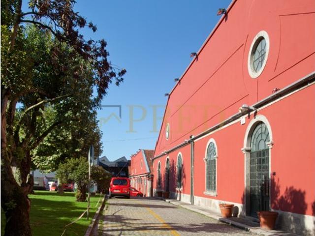 Armazém alugar em Porto