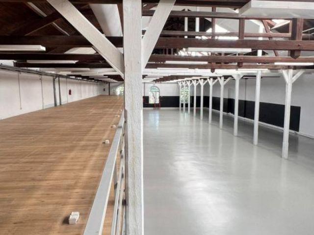 Armazém alugar em Porto