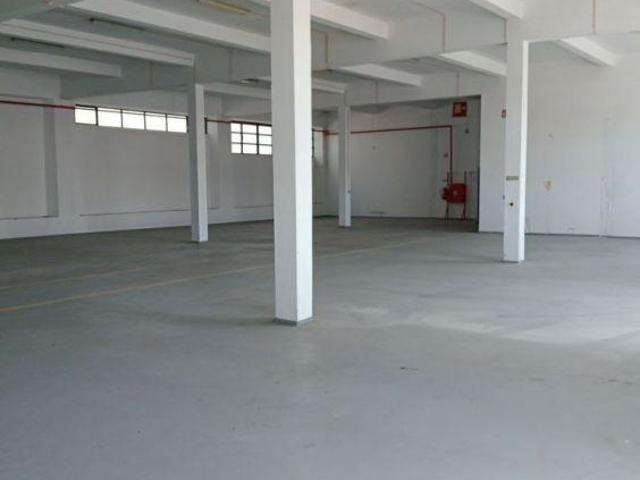 Armazém alugar em Porto