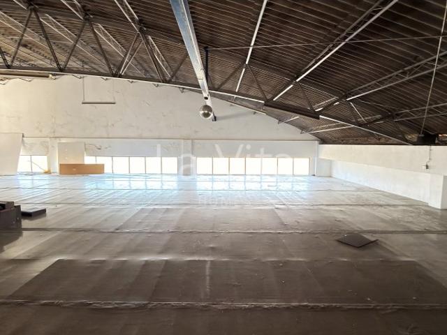 Armazém alugar em Bairro do Aqueduto, Oeiras