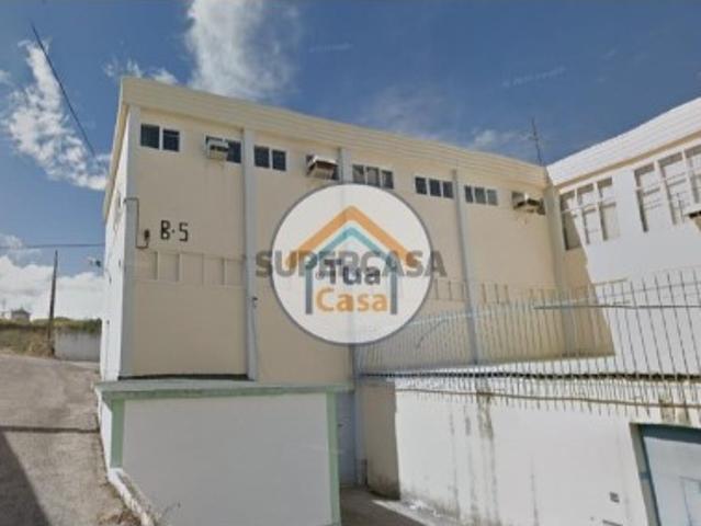 Armazém venda em Portela da Azóia, Santiago Dos Velhos