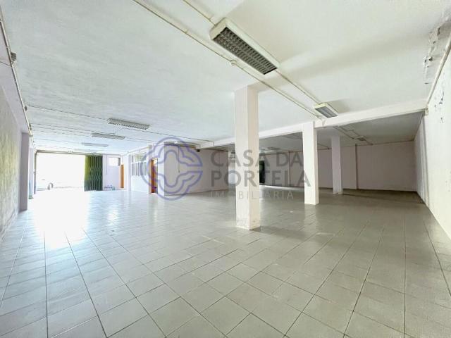 Armazém alugar em Vila Nova De Gaia, Porto
