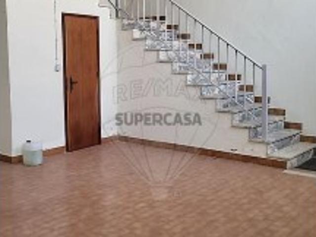 Armazém venda em Santiago Dos Velhos, Lisboa