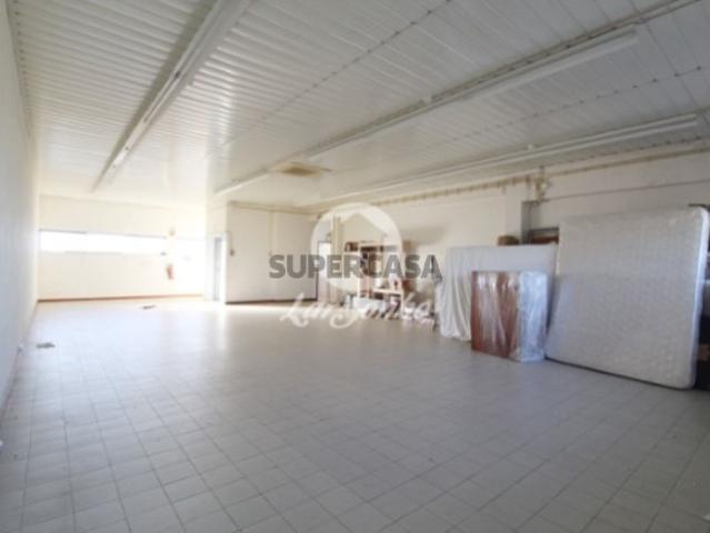 Armazém venda em Carvalhal, Arcozelo