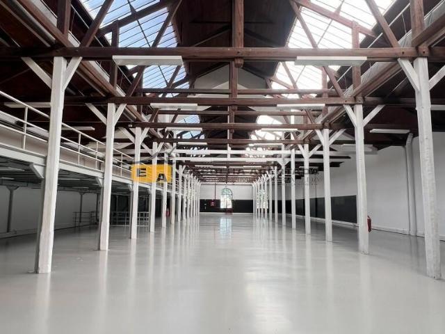 Armazém alugar em Porto
