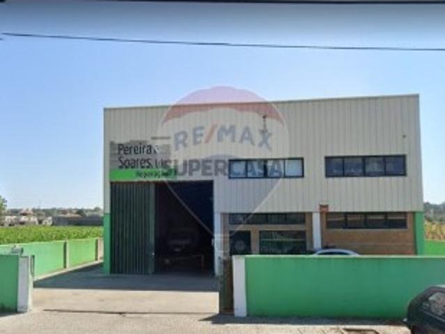 Armazém venda em Lugar de Barros, Silvalde