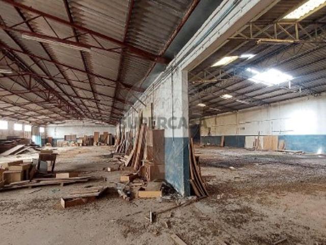 Armazém venda em Rio Maior, Santarém