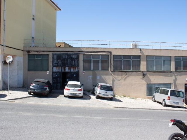 Armazém venda em Camarate, Bairro Alto do Moínho