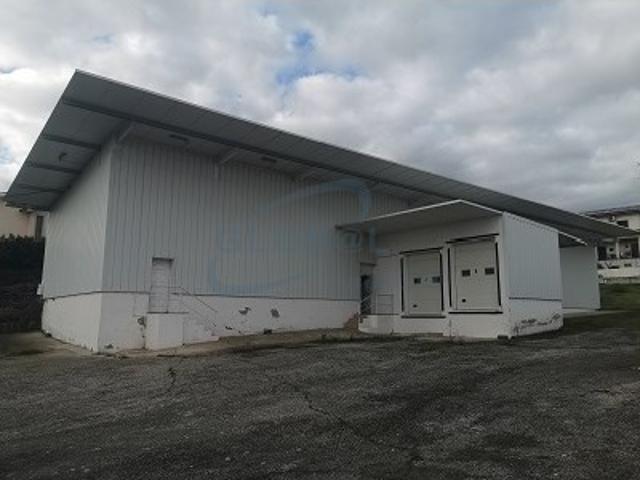 Armazém venda em Santa Cruz/Trindade e Sanjurge, Chaves