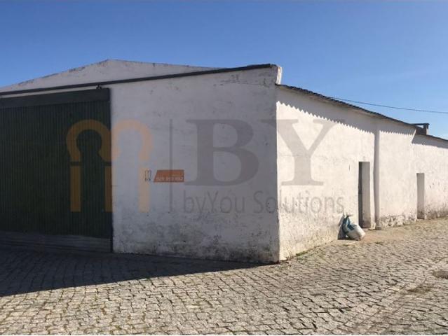Armazém venda em São João dos Caldeireiros, Beja