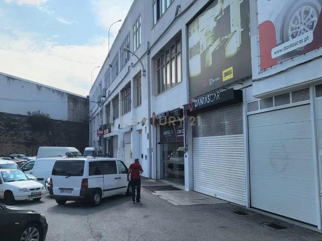 Garagem venda em Santiago Dos Velhos, Lisboa