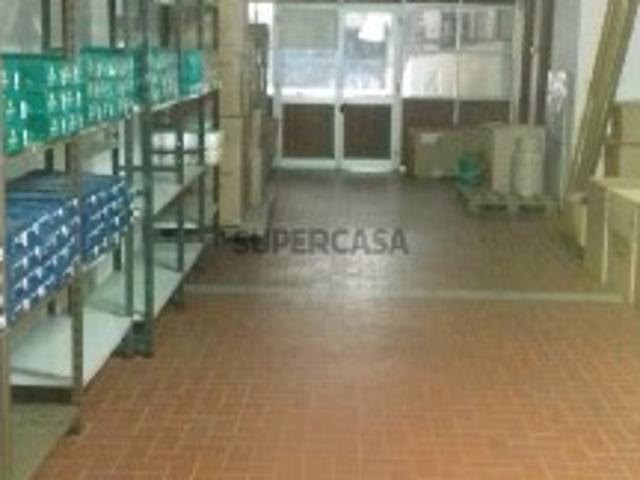 Armazém venda em Viseu
