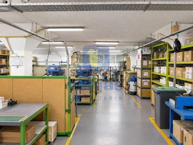 Armazém venda em Lisboa
