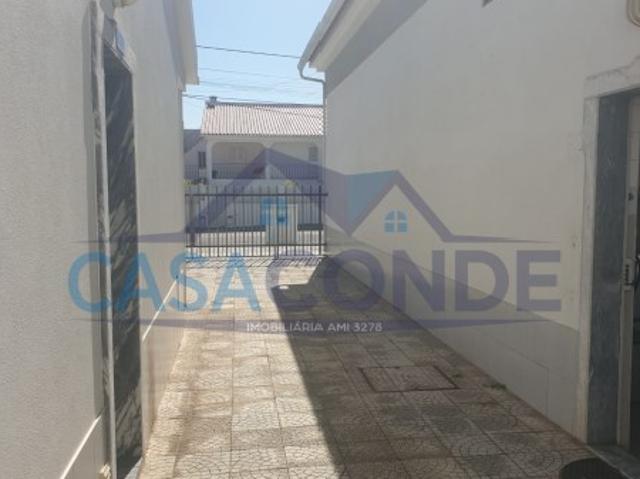 Armazém alugar em Fernão Ferro, Seixal