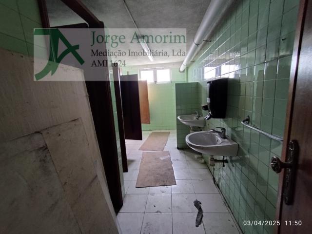 Armazém alugar em Vila Nova De Gaia, Porto