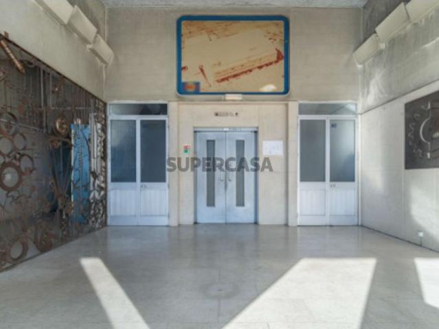 Armazém venda em Santiago Dos Velhos, Lisboa