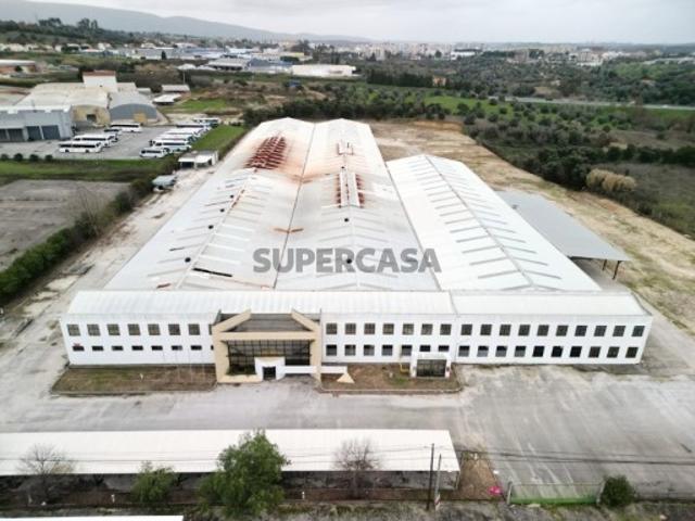 Armazém venda em Zona Industrial de Cotôas, Torres Novas