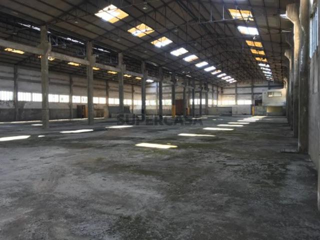 Armazém venda em Foz do Sousa e Covelo, Gondomar