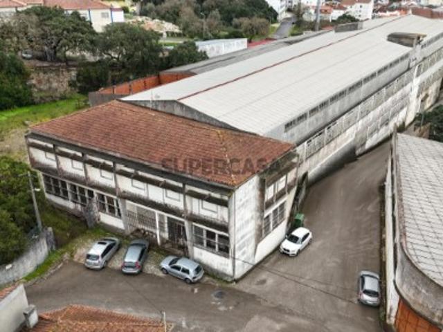 Armazém venda em Porto De Mós, Leiria
