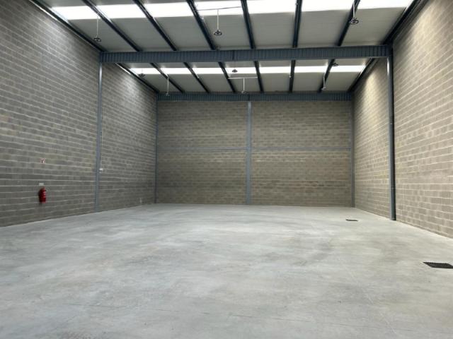 Armazém alugar em Oliveira Do Bairro, Aveiro