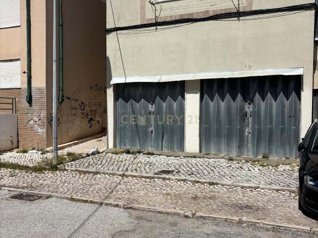 Loja venda em Santo António do Laranjeiro, Almada