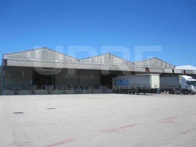 Armazém alugar em Porto