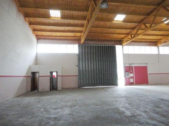 Armazém alugar em Batalha, Mouratos