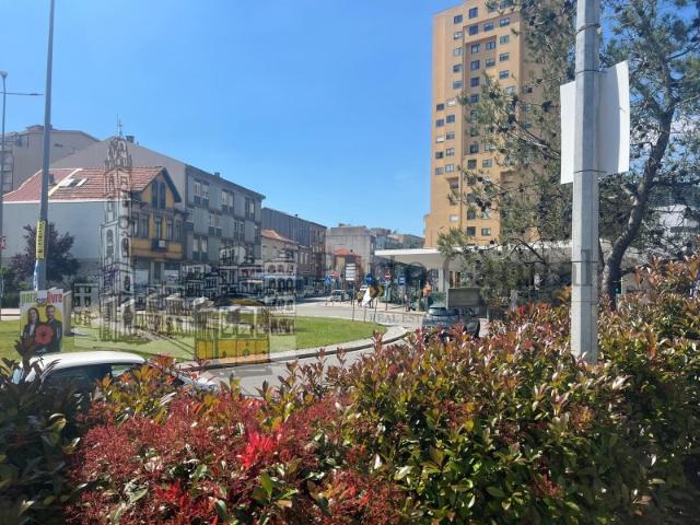 Armazém alugar em Mafamude, Vila Nova De Gaia