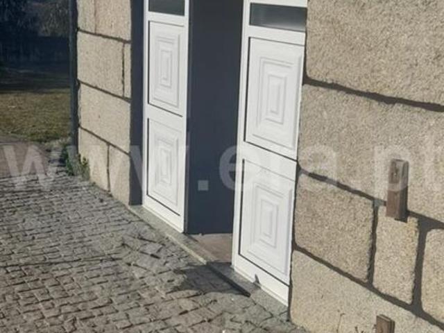 Armazém alugar em Rosém, Porto