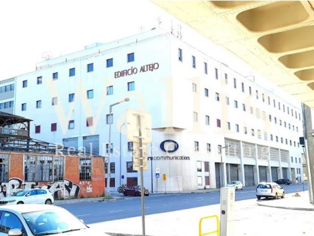 Armazém alugar em Poço do Bispo, Lisboa