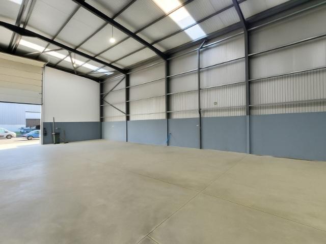 Armazém alugar em Aveleda