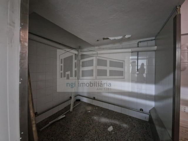 Armazém alugar em Moinhos da Funcheira, Amadora